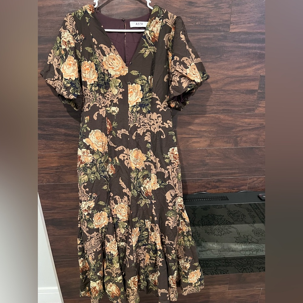 Astr the label Brown Floral Midi Dress - Picture 3 of 6